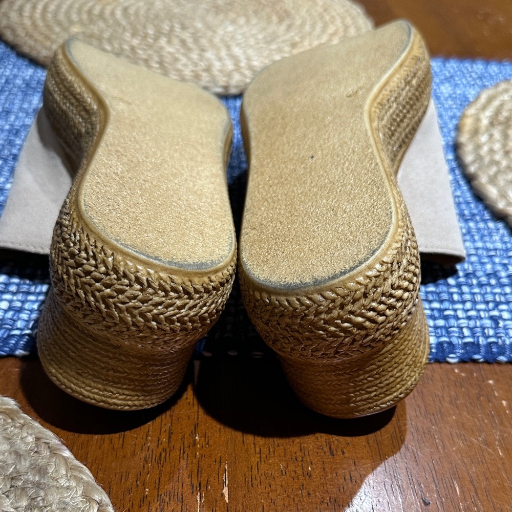 Ladies suede Tan platform Espadrille Slides, barely worn - Picture 2 of 5